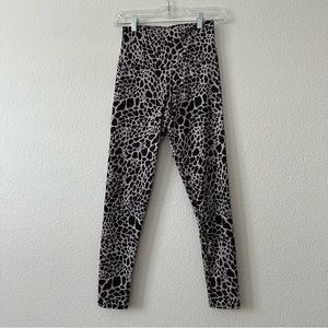 Onzie High Waisted Leggings in Giraffe Print S/M